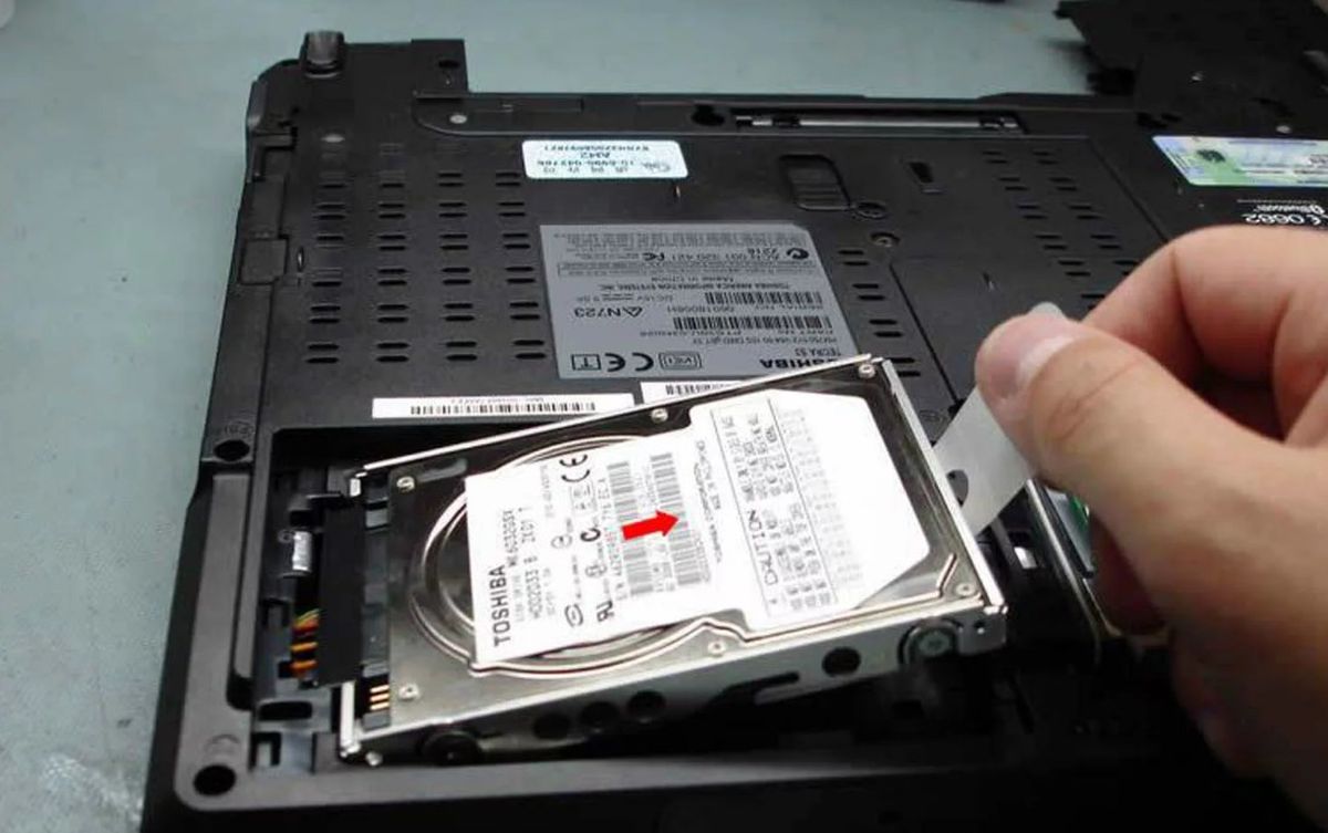 После жесткого ноутбуке. Жесткий диск для ноутбука. Греется жесткий диск. Греется жесткий диск HDD. Жесткий диск для ноутбука короткий.